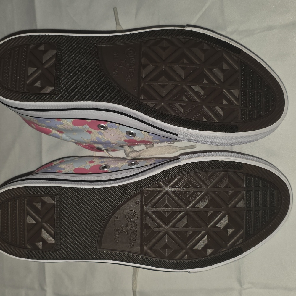 🚨SALE🚨 Converse Kids Floral Sneakers - Multicolor Size 3 - Picture 4 of 7